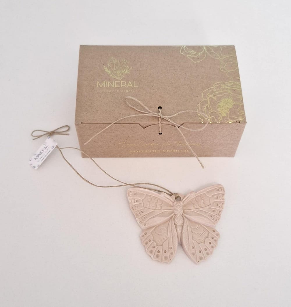 Borboleta bege - Cerâmica Perfumada da Mineral Organic Crafts