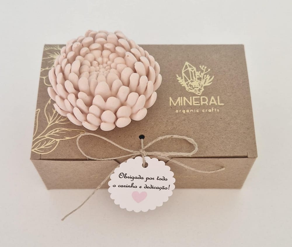 Dália bege fechada - Cerâmica Perfumada da Mineral Organic Crafts