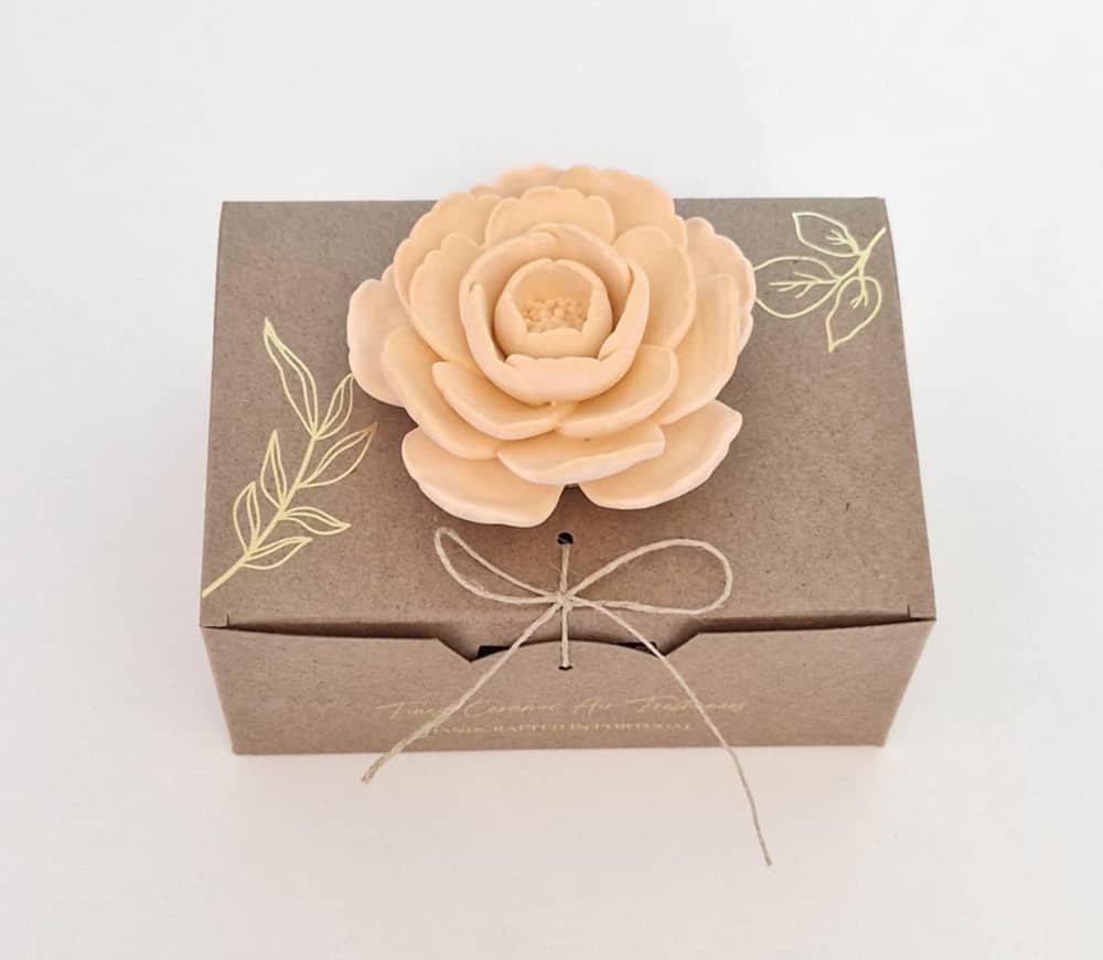 Camélia aberta grande alaranjada - Mineral Organic Crafts