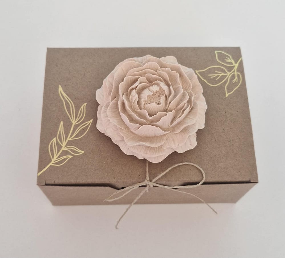 Peónia grande aberta bege - Cerâmica Perfumada da Mineral Organic Crafts