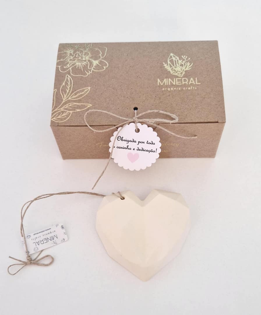 Coração geométrico bege - Cerâmica Perfumada da Mineral Organic Crafts